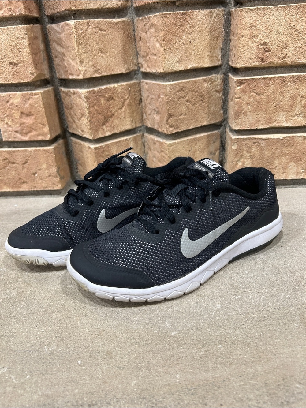 Nike Flex Experience RN Black Performance Women’s Shoes Size 7.5 /6Y 749178-006